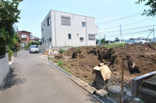 Local appearance photo. Local (12 May 2013) Shooting