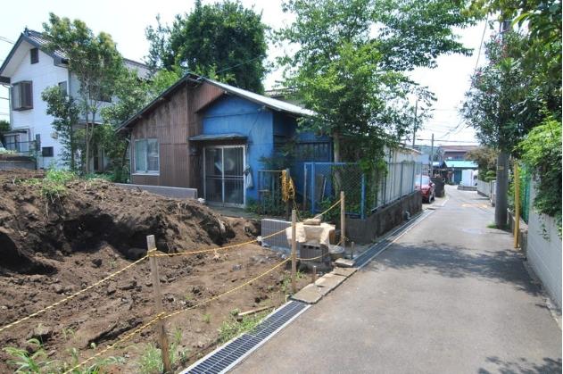 Local photos, including front road. Local (12 May 2013) Shooting