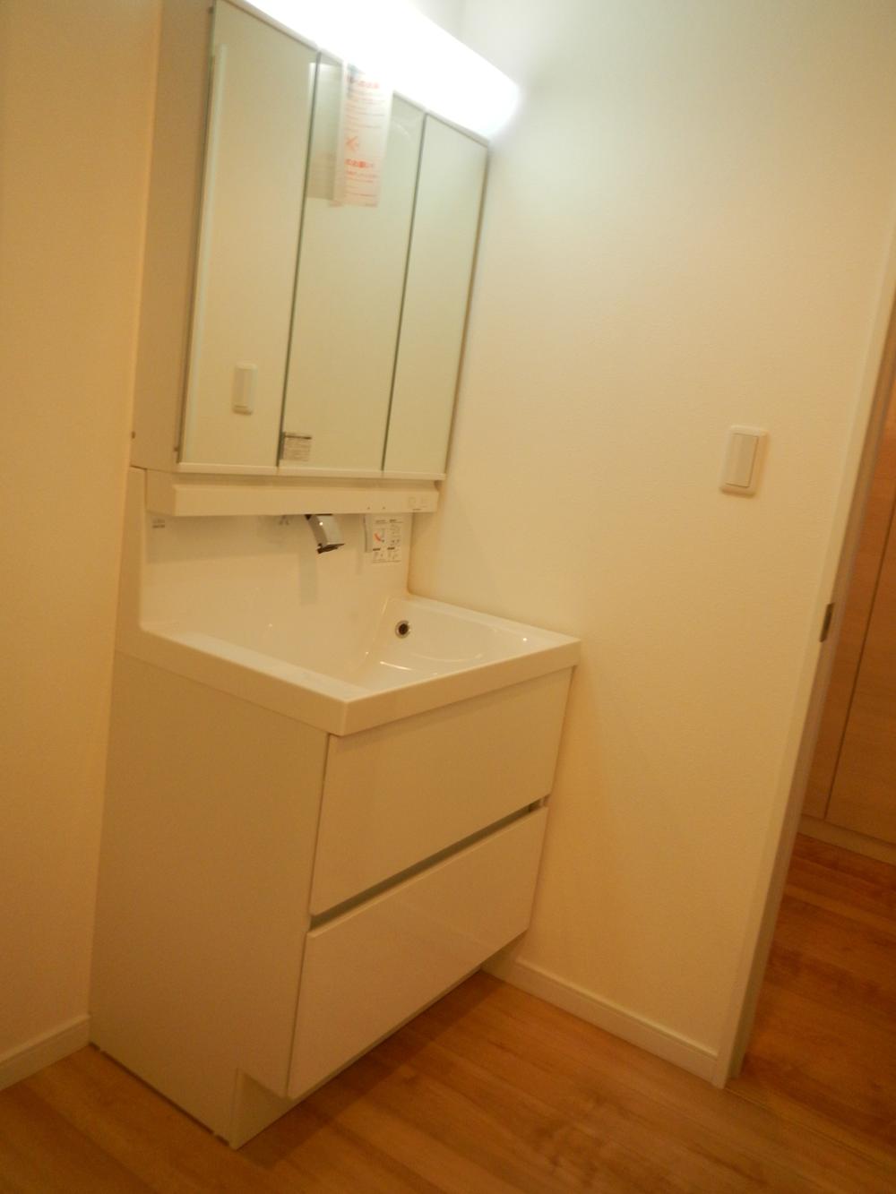 Wash basin, toilet. Indoor (September 2013) Shooting