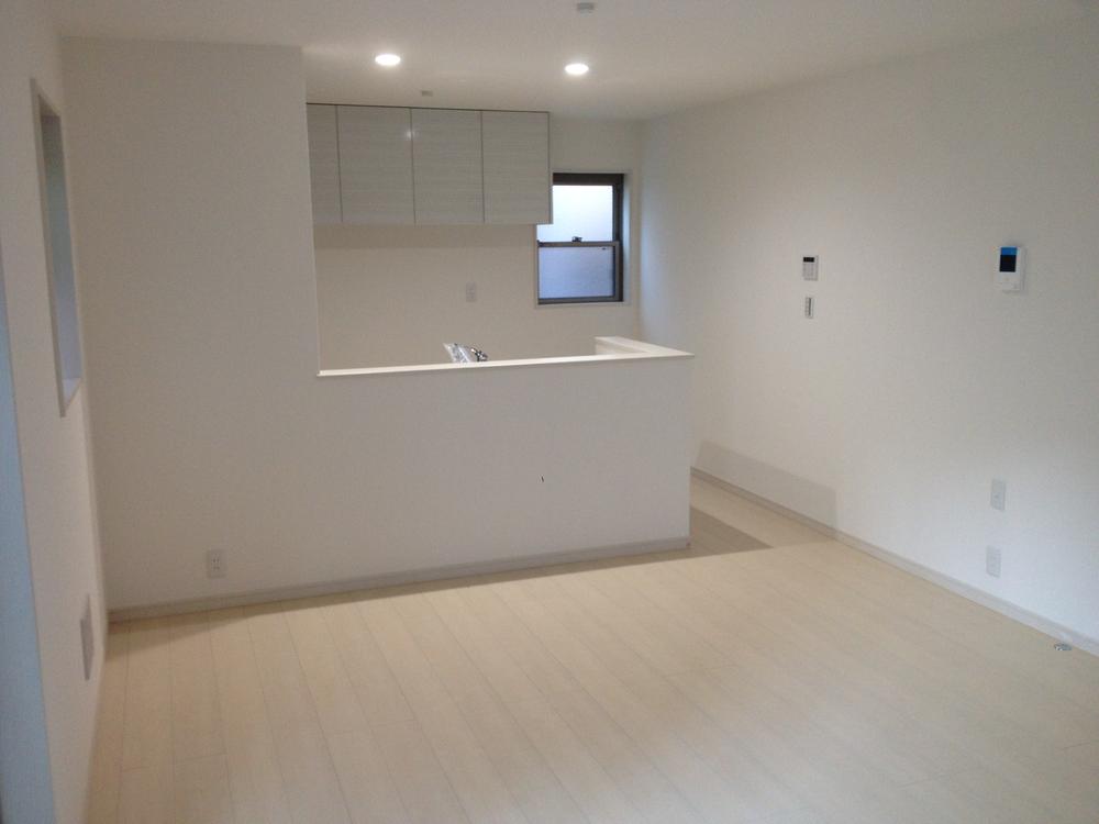 Same specifications photos (living)