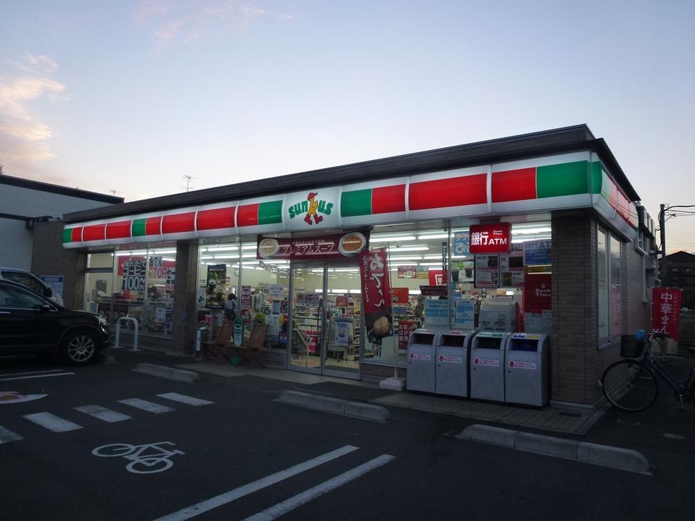 Convenience store. 120m until Thanksgiving