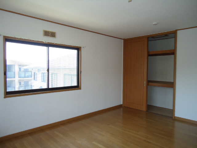 Living and room. Western-style 10 Pledge