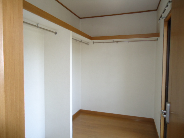 Receipt. Walk-in closet