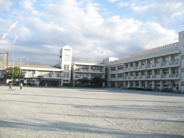 Primary school. 355m to Yokohama Municipal Tsuzuki elementary school (elementary school)