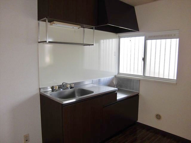 Kitchen. Yes window ・ Bright kitchen