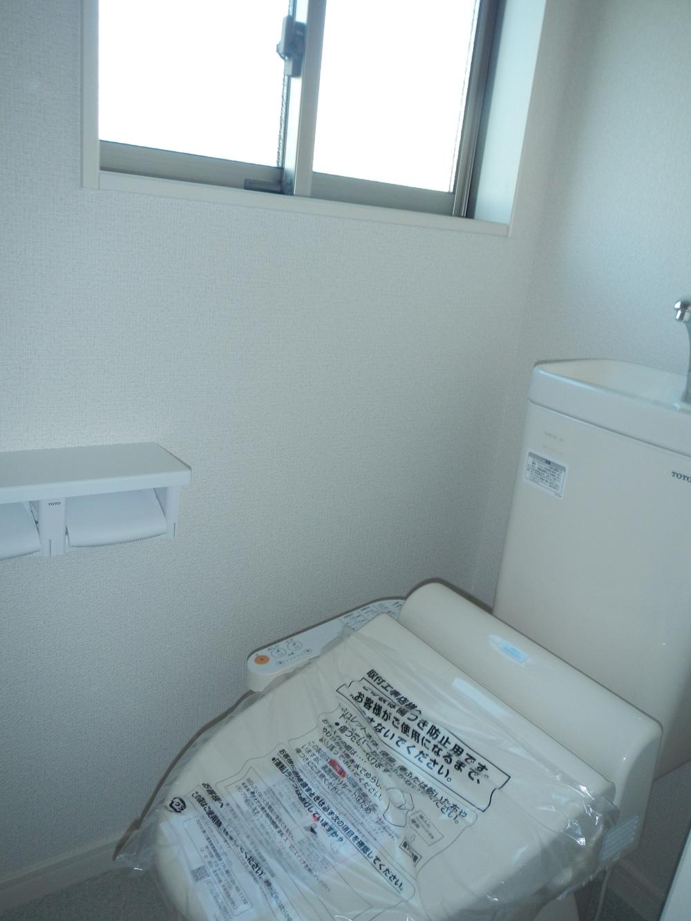 Toilet. Indoor (11 May 2013) Shooting