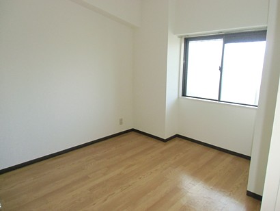 Other. Entrance next to the Western-style