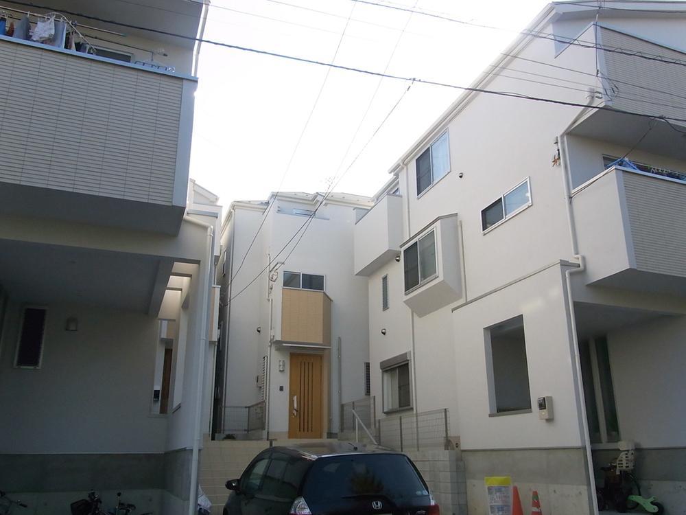 Local appearance photo. Local (11 May 2013) Shooting