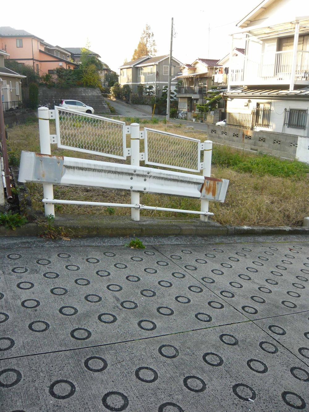 Local photos, including front road. Local (11 May 2013) Shooting