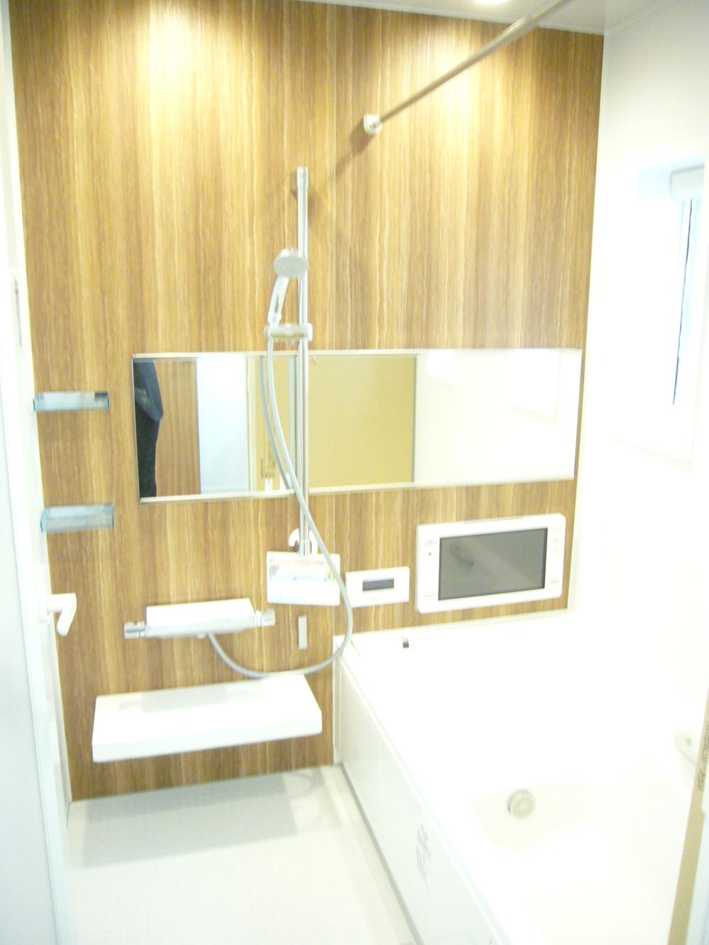 Bathroom. E Building Indoor (November 28, 2013) Shooting