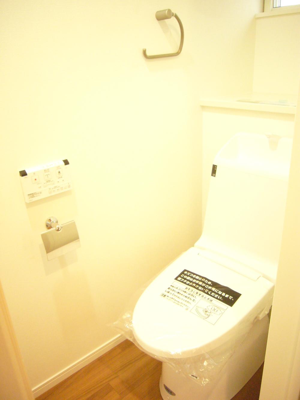 Toilet. E Building Indoor (November 28, 2013) Shooting