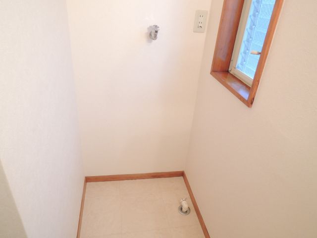 Washroom. Washing machine Storage