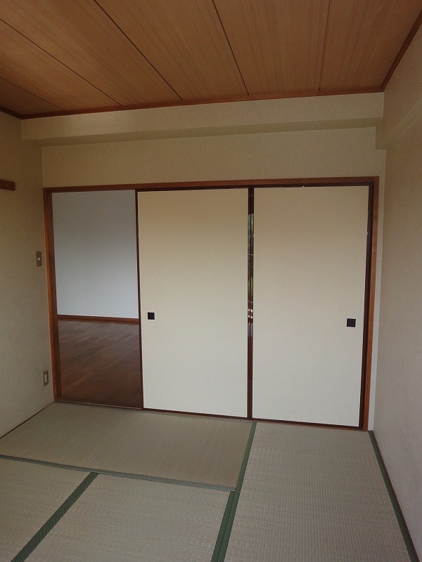 Other room space. Japanese-style room 6 quires