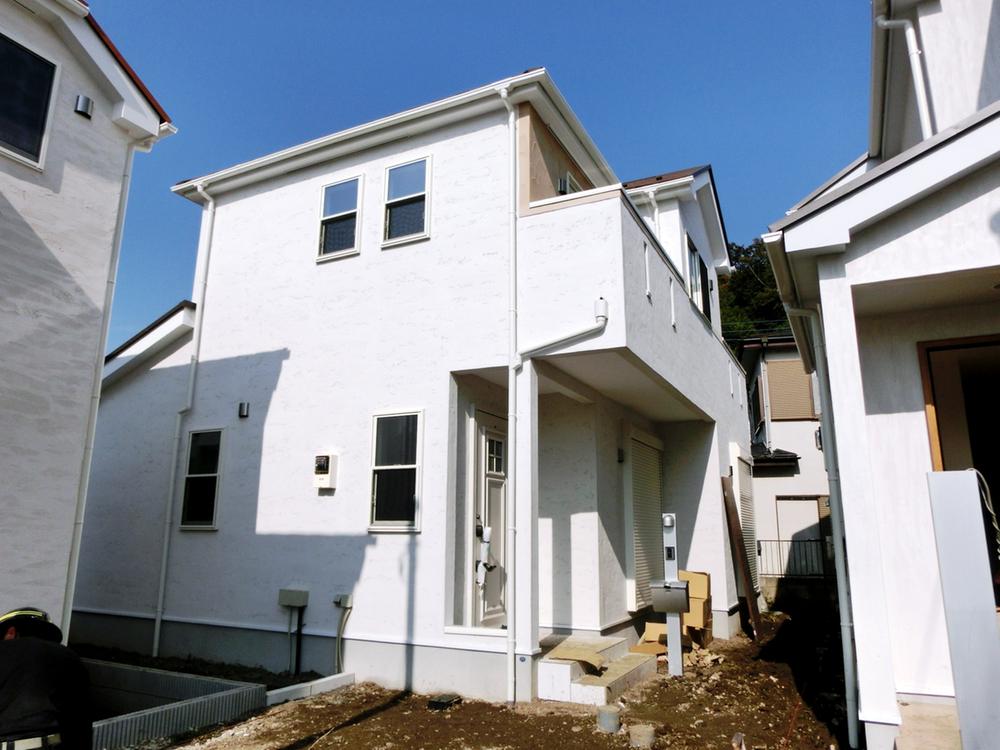 Local appearance photo. B Building