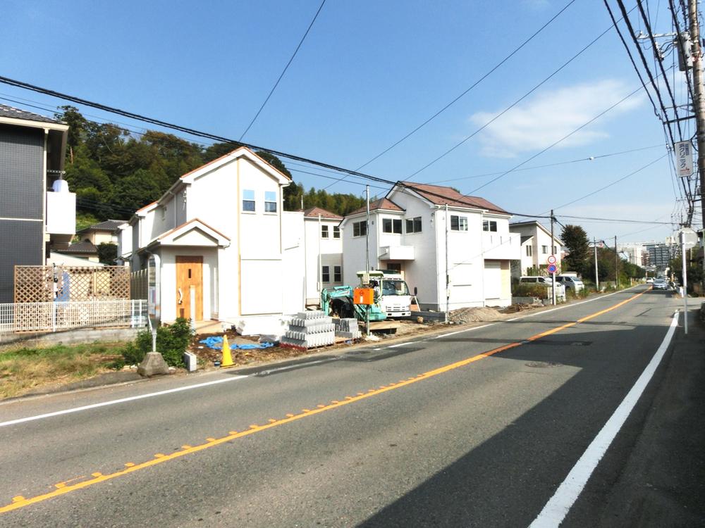 Local photos, including front road.  ■  [Call toll-free] Until 0120-533-508, Feel free to, Please contact us!