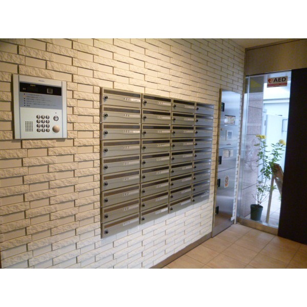 Entrance. Courier BOX equipped