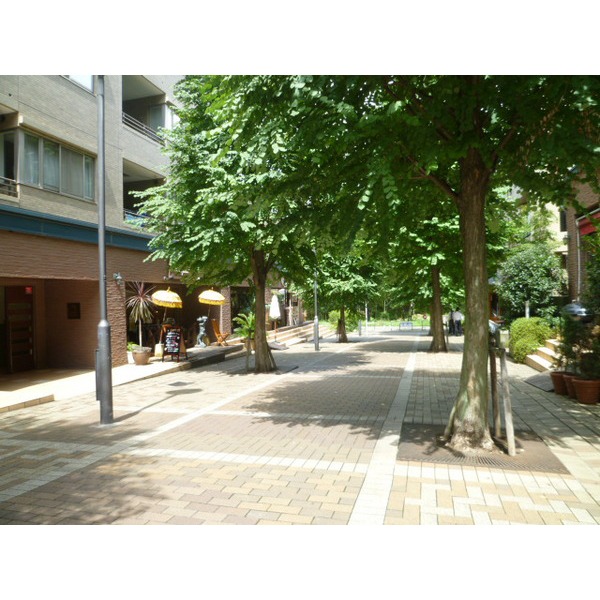 park. 417m until Kohoku New Town Green Road No. 3 (Park)