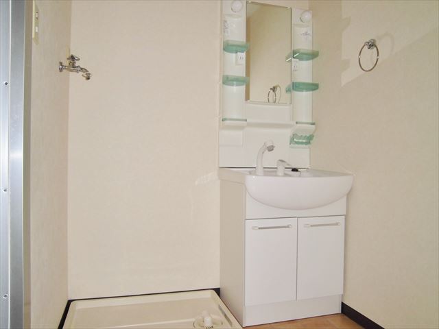 Washroom. Vanity shower ・ Place indoor washing machine