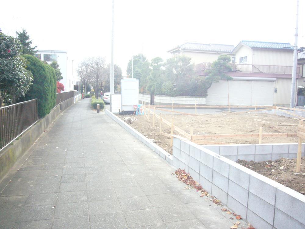 Local photos, including front road. Local (November 28, 2013) Shooting