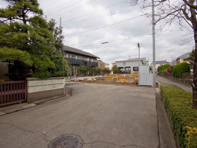 Local photos, including front road. Local (December 11, 2013) Shooting