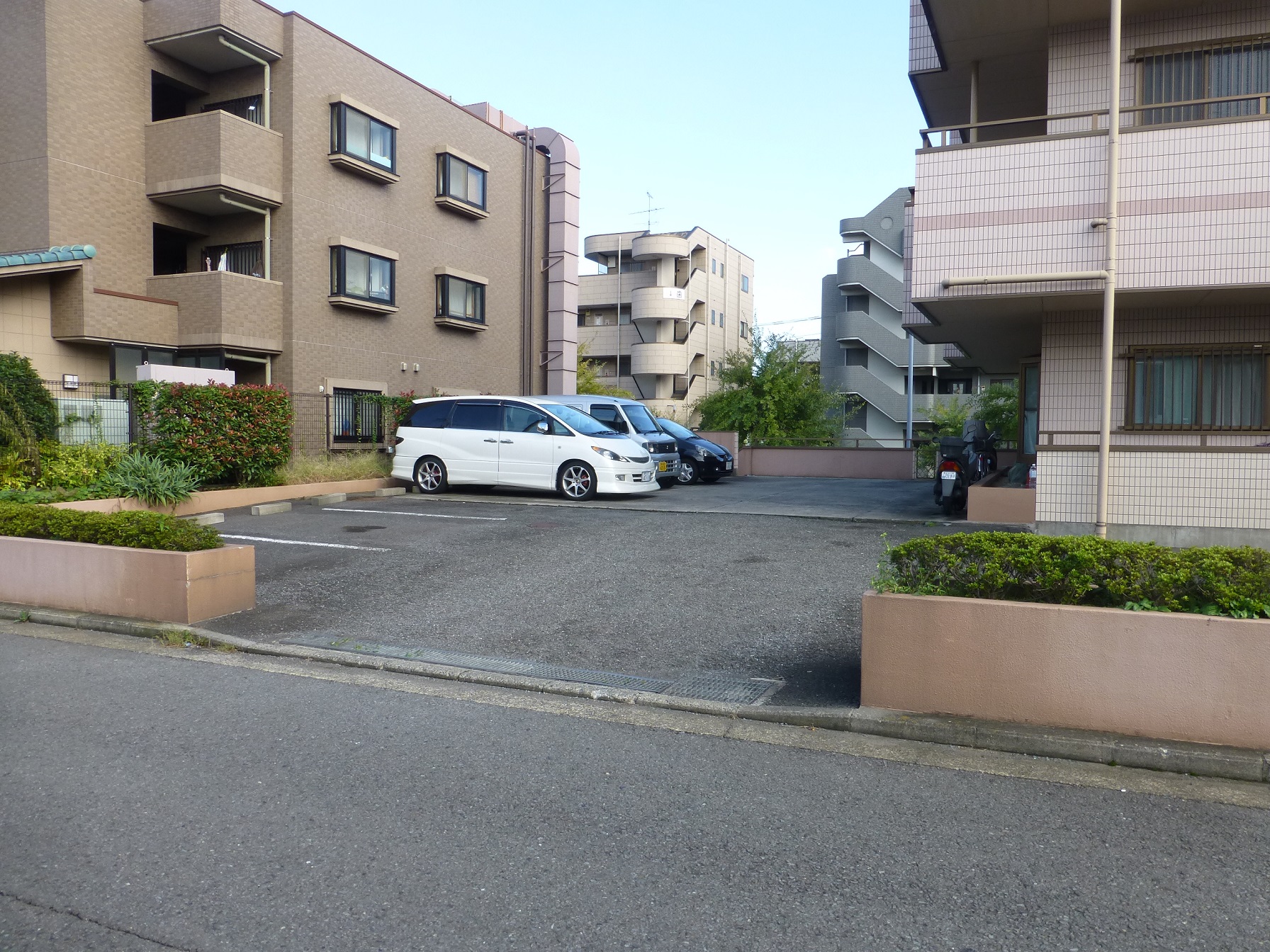 Parking lot. On-site parking