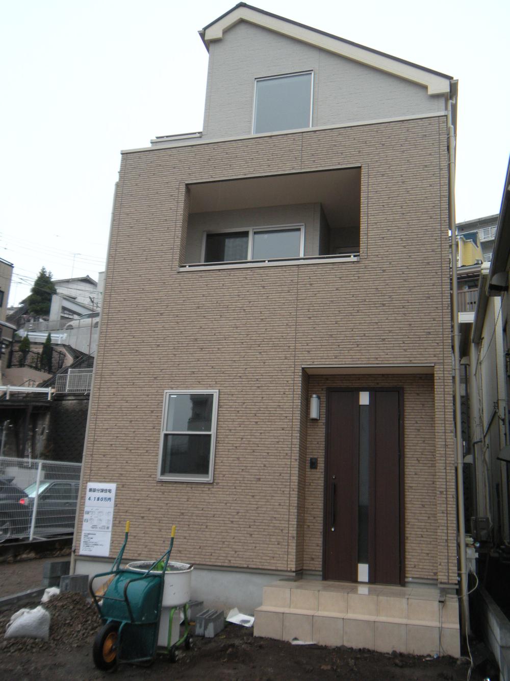 Model house photo. The House Studio three-story construction cases