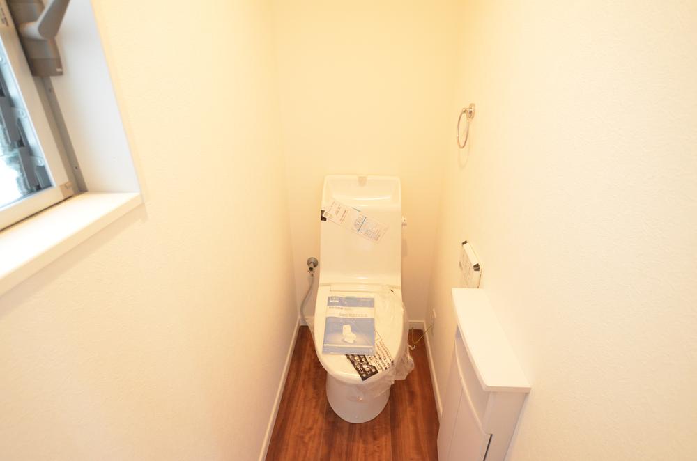 Toilet. Indoor (08 May 2013) Shooting