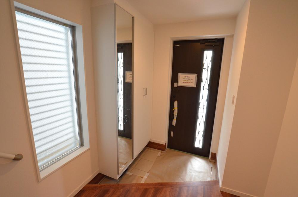 Entrance. Local (08 May 2013) Shooting