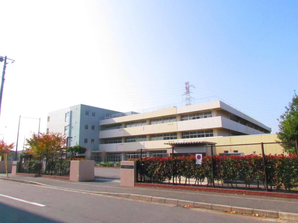 Junior high school. Higashiyamata 900m until junior high school