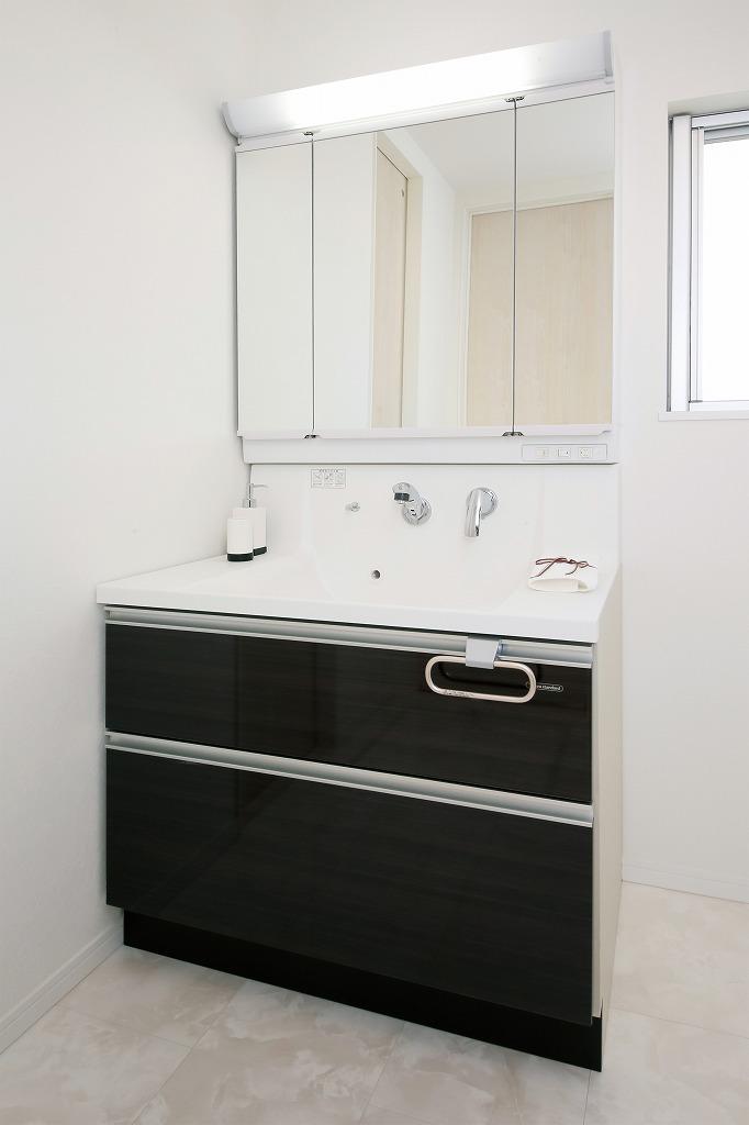 Wash basin, toilet. Same specifications Indoor (10 May 2013) Shooting