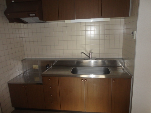 Kitchen. Please see local Come