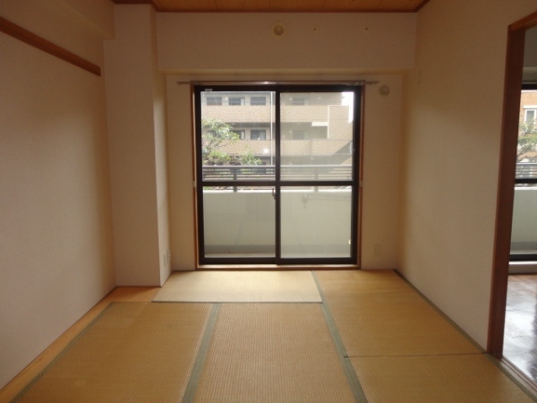 Other room space. The living room is a picture