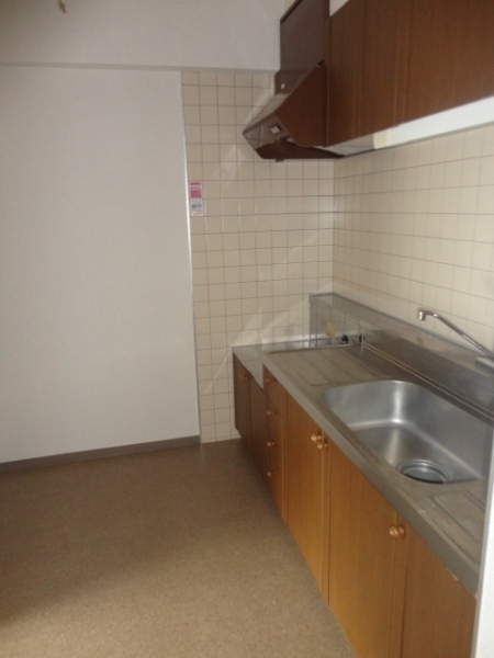 Kitchen. Please see local Come