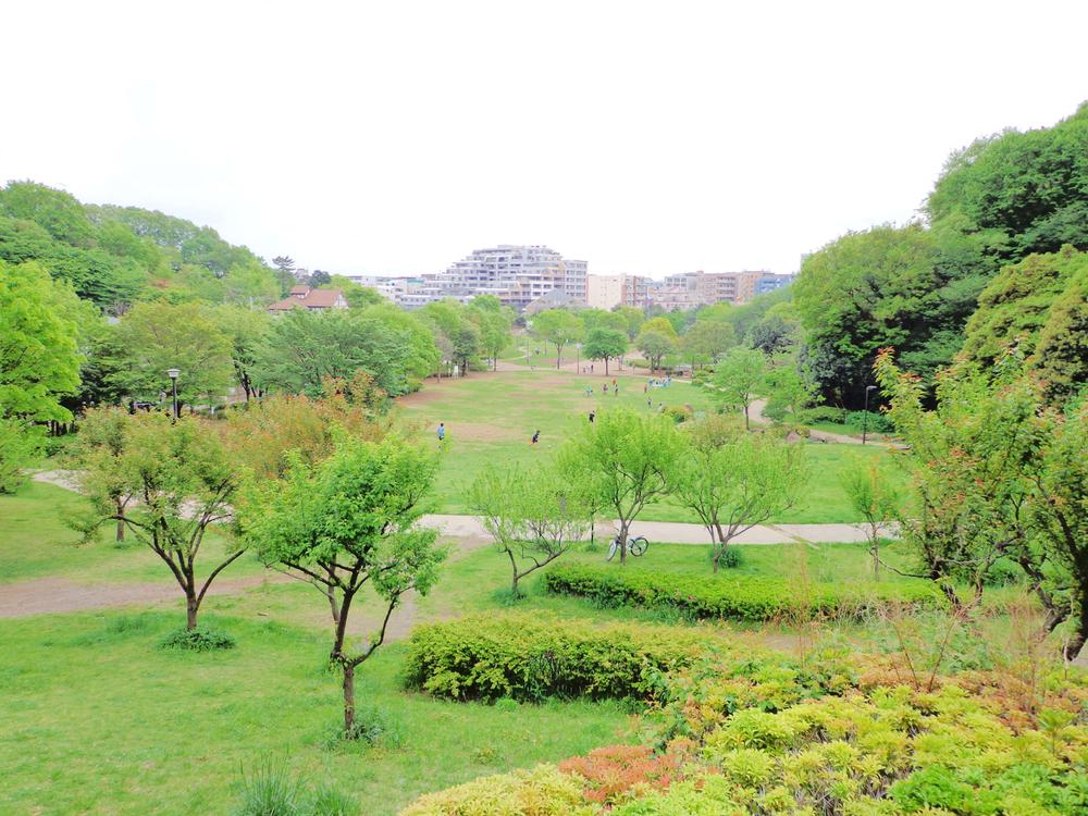 park. Large nature park adjacent to the 80m Kita Yamata Station to Yamada Fuji Park. From the top of the "Fuji Yamada" you can enjoy great views. Ideal for weekend picnic.