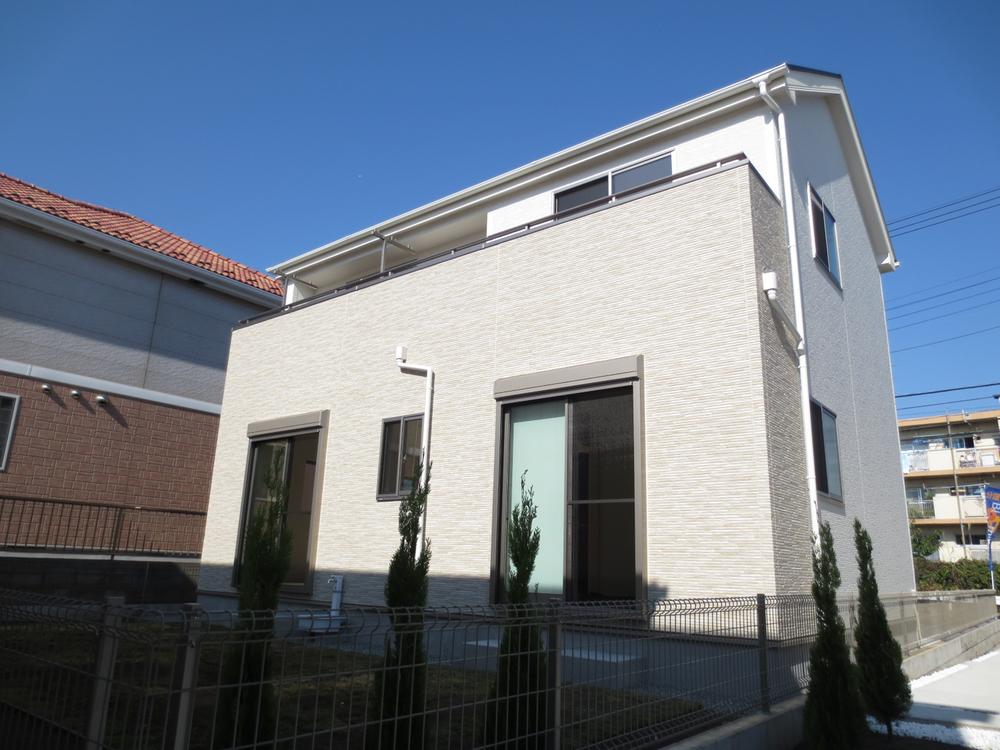 Local appearance photo. 1 Building. It was taken from the south side. Good location of the 14-minute walk from Kita-Yamata Station. It will be in a quiet residential area.