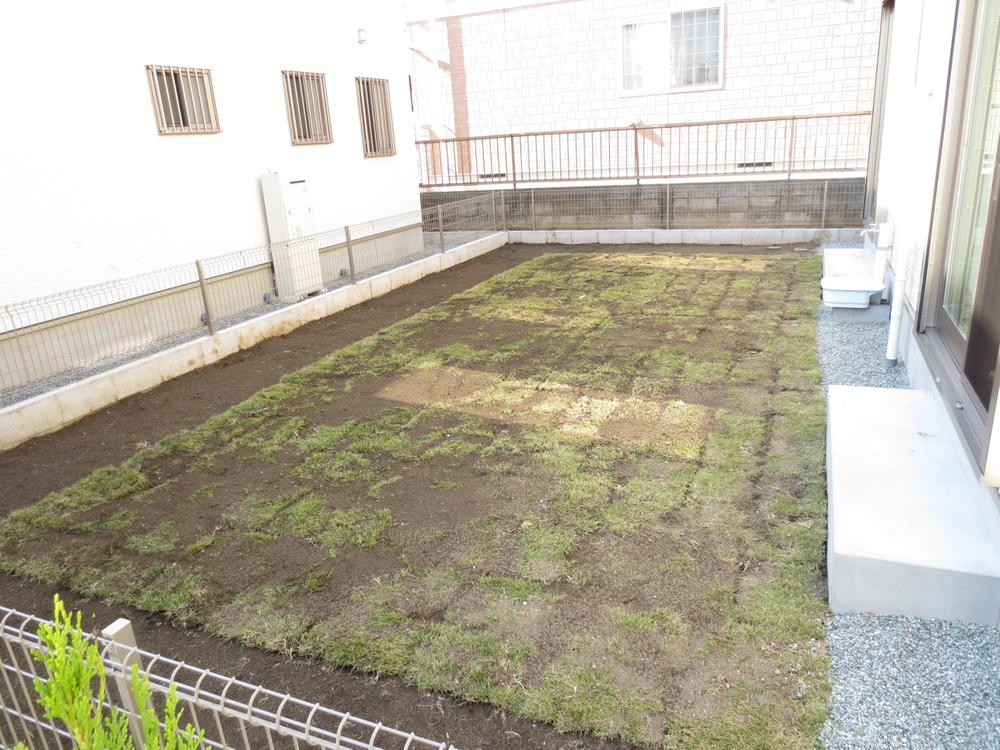 Garden. 1 Building. Since there is a garden on the south side, Good is per yang.