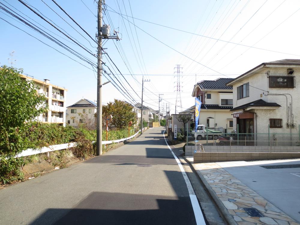 Local photos, including front road. It will be on the front road.