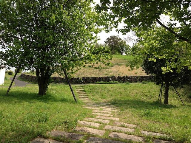 park. 100m until Hachimanyama park