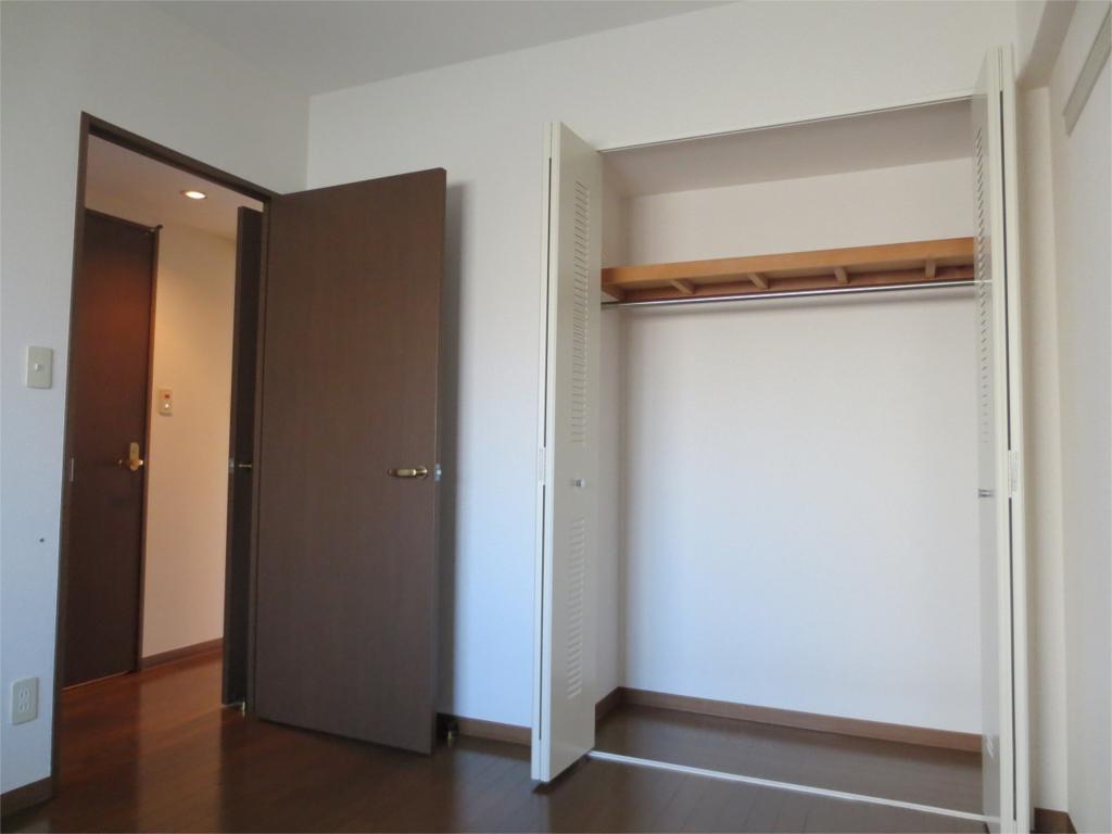 Receipt. It is easy to use in the spread of the closet