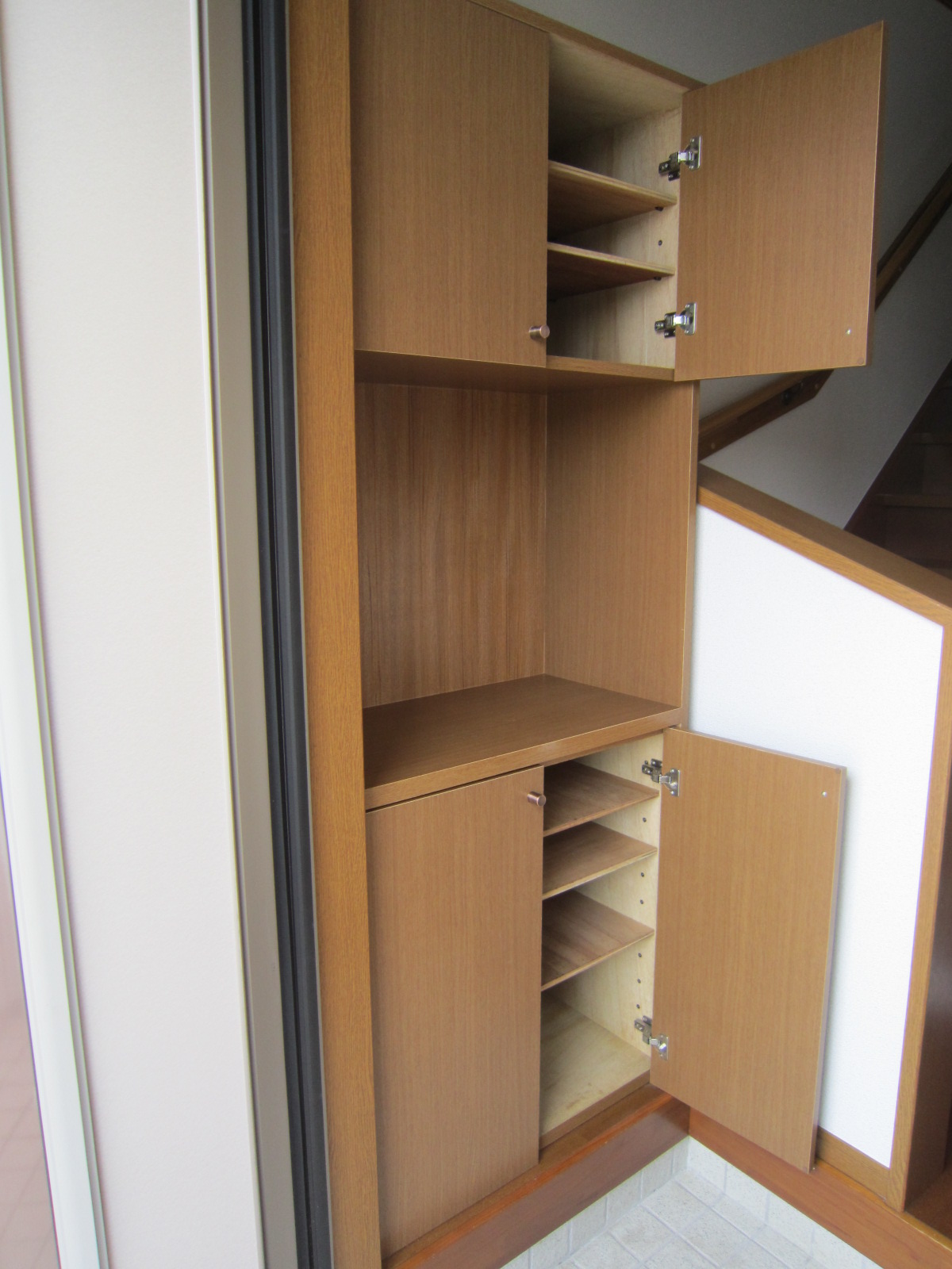 Receipt. Entrance & cupboard