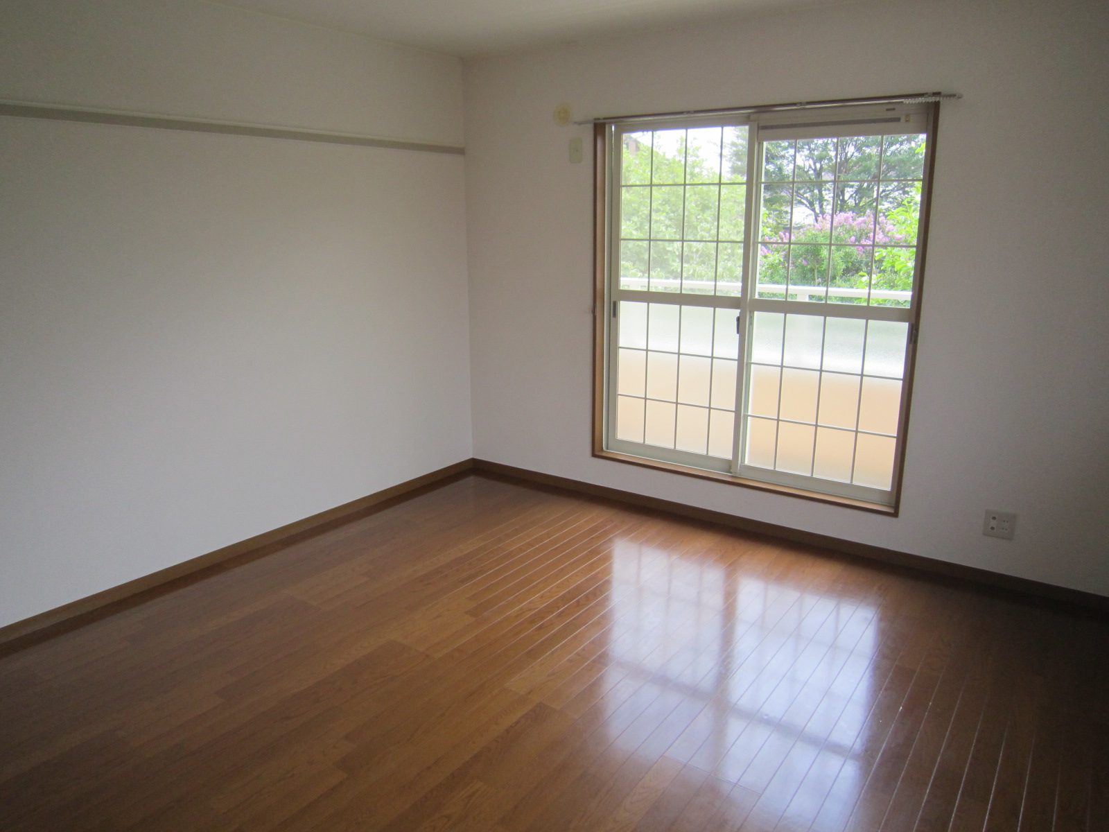 Living and room. Western-style 8.1 Pledge