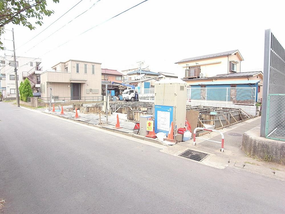 Local photos, including front road. Stroller also easy road and flat location, It is ideal! (November 2013) Shooting