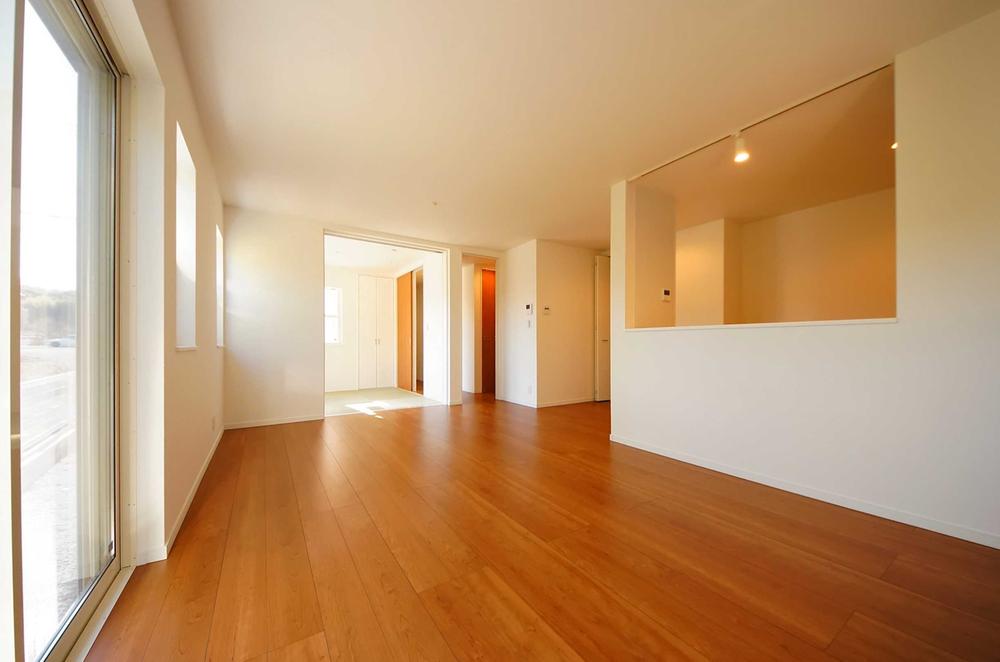 Living. Indoor (12 May 2013) Shooting, The first floor is between is continue living and Japanese-style room.