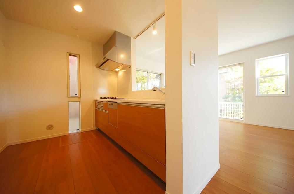 Kitchen. Indoor (12 May 2013) Shooting, It is a kitchen space that front has been opened.