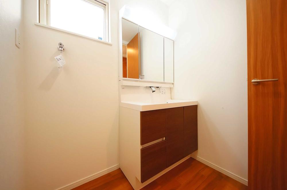 Wash basin, toilet. Indoor (12 May 2013) Shooting, It is vanity.