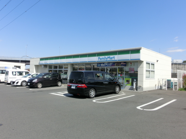 Convenience store. Family Mart (convenience store) to 400m