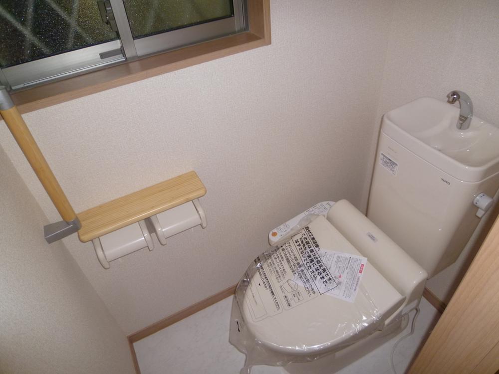 Toilet. Indoor (November 5, 2013) Shooting