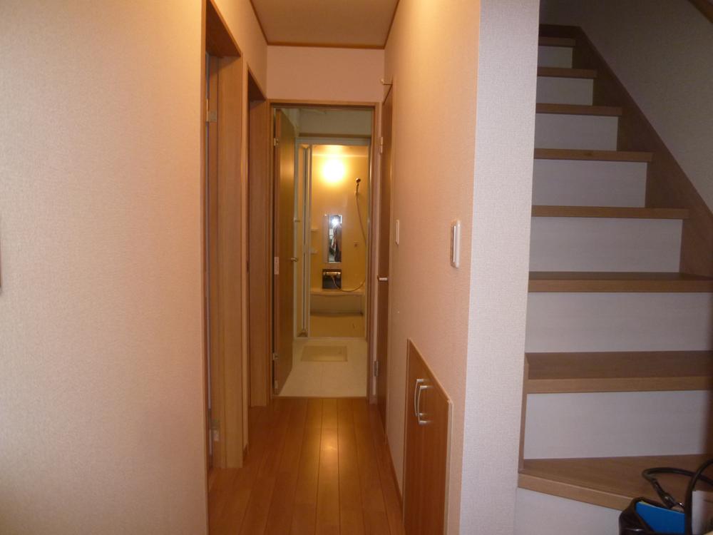 Entrance. Local (November 5, 2013) Shooting