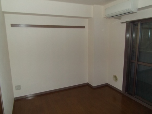 Living and room. The living room is a picture