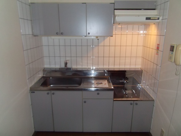 Kitchen. Please see local Come